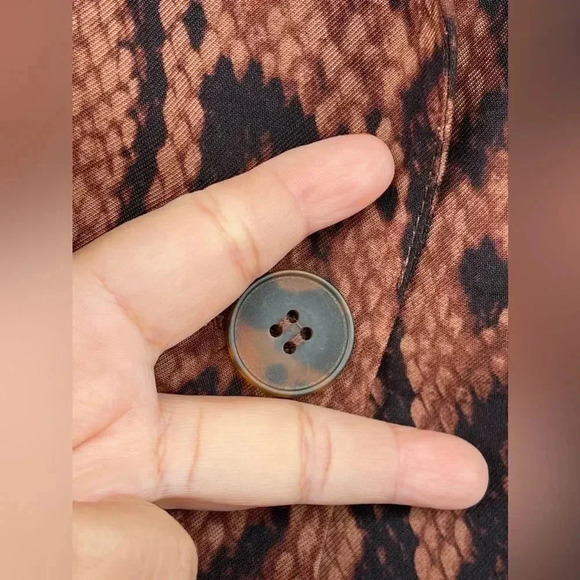 WEWOREWHAT SHAPED LONG BLAZER IN BROWN SNAKESKIN SZ 6 - Picture 5 of 16